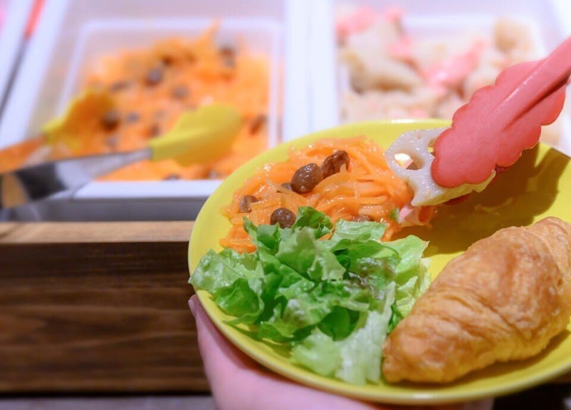 Prasmanan makan siang (gaya Barat)