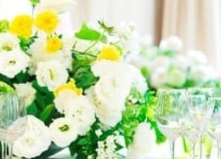 การตกแต่งดอกไม้และการจัดโต๊ะ