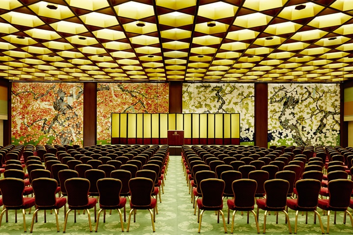 Sanraku - Theater Style